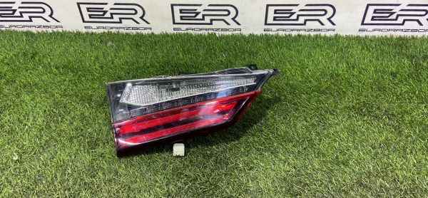 Фонарь крышки багажника левый Lexus RX