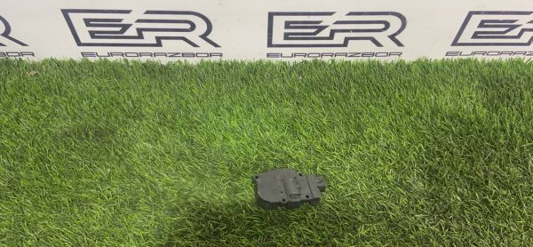 Моторчик заслонки печки Jaguar F Pace Velar