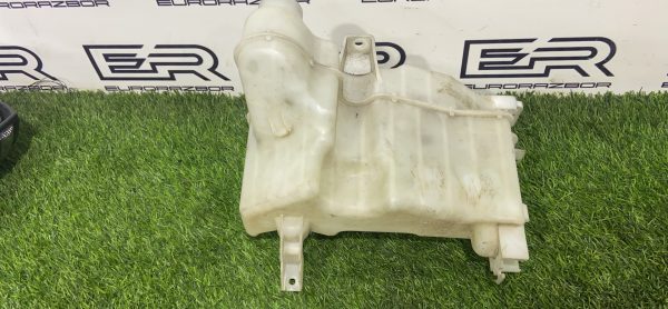 Бачок омывателя Toyota Hilux 8 Рест