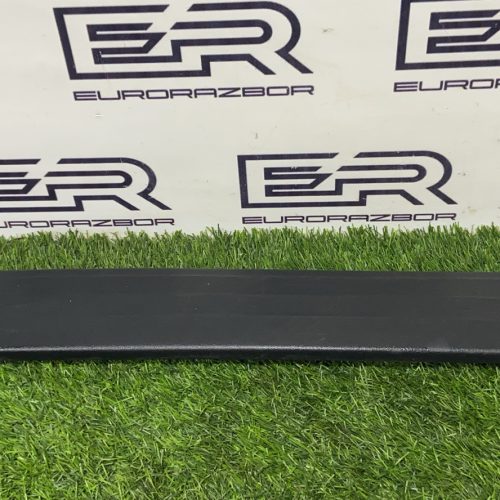 Накладка внутренняя на порог правая Toyota Hilux 8 Рест 2023 Накладка внутренняя на порог правая Toyota Hilux 8 Рест