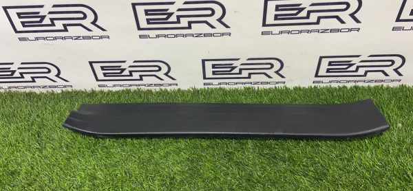 Накладка внутренняя на порог правая Toyota Hilux 8 Рест