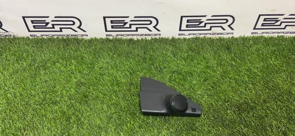 Накладка двери передней правой Toyota Fortuner