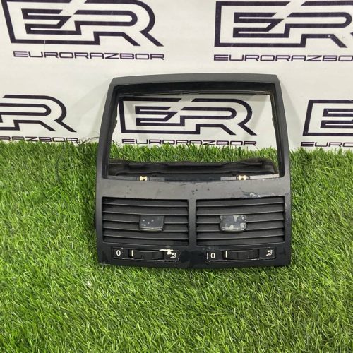 Дефлектор обдува салона центральный Volkswagen Touareg