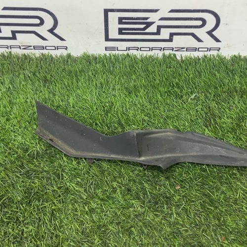 Уплотнитель переднего правого крыла Toyota Hilux 8 / Prado 150 Уплотнитель переднего правого крыла Toyota Hilux 8 / Prado