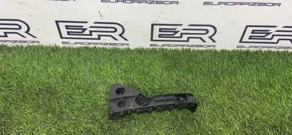 Кронштейн бампера задний правый для Toyota Hilux 8 рест.