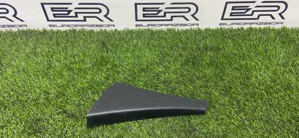 Накладка двери задней левой Toyota Hilux 8 Рест