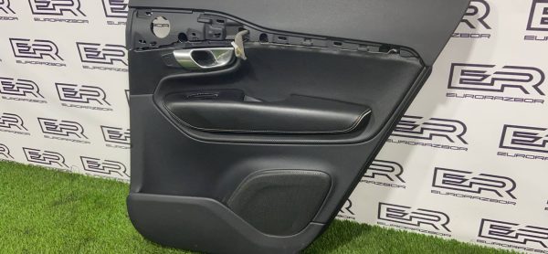 Обшивка двери задняя правая Volvo XC90