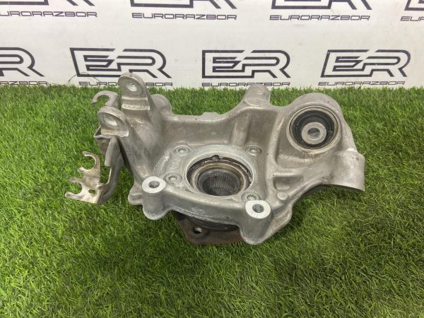 Кулак задний правый Audi Q7 Q8 4M