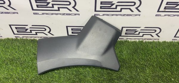 Накладка переднего бампера правая для Toyota Hilux 8 Рест