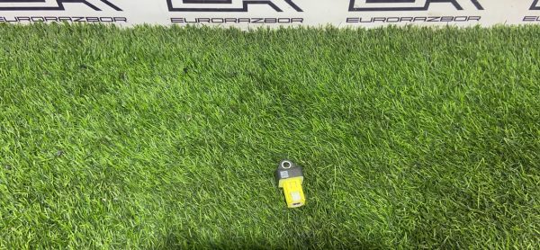 Датчик удара Toyota Hilux 8 Рест