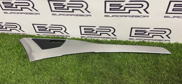 Декоративная накладка двери передняя правая Volvo XC