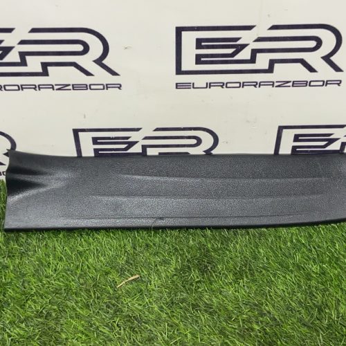 Накладка внутренняя на порог правая Toyota Hilux 8 Рест 2023 Накладка внутренняя на порог правая Toyota Hilux 8 Рест