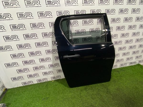 Задняя правая дверь Toyota Hilux