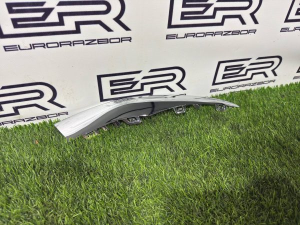 Молдинг переднего бампера правый Mercedes W205