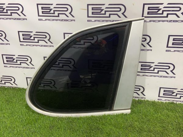 Стекло собачника правое Volkswagen Touareg