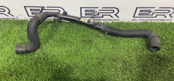 Патрубок охлаждения Land Rover Range Rover Velar L560