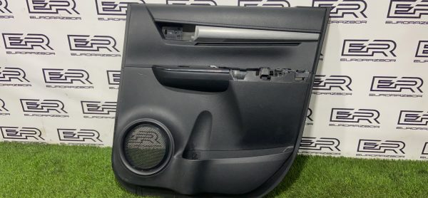 Обшивка двери задняя правая Toyota Hilux 8 рест.