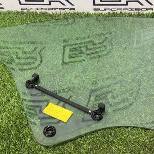 Стекло кузова левое для Mercedes С238