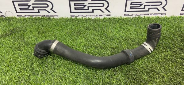 Патрубок Volvo XC90