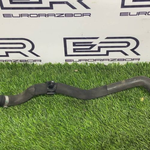 Патрубок охлаждения Land Rover Range Rover Velar L560