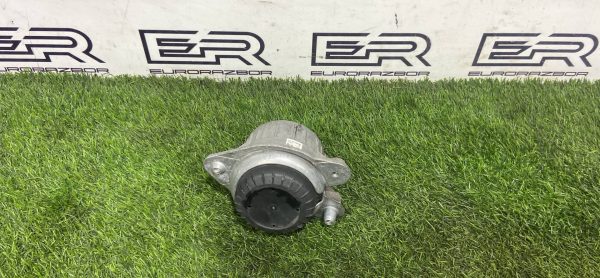 Подушка двигателя правая Mercedes OM651