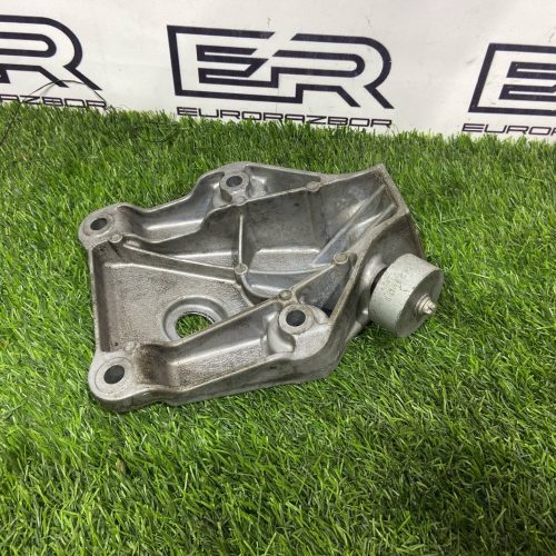 Кронштейн двигателя передний правый N57D30А