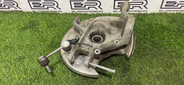 Кулак задний правый Volvo XC90