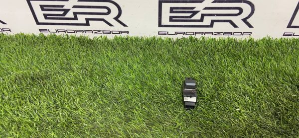 Кнопка стеклоподъемника двери Range Rover