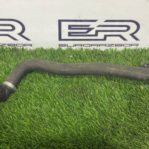 Патрубок охлаждения Land Rover Range Rover Velar L560