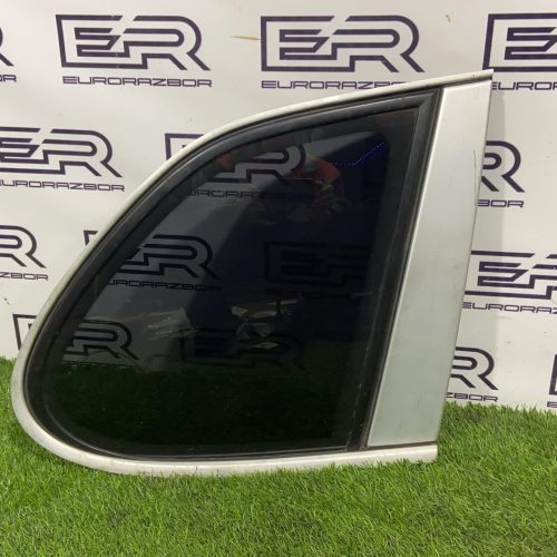 Стекло собачника правое Volkswagen Touareg