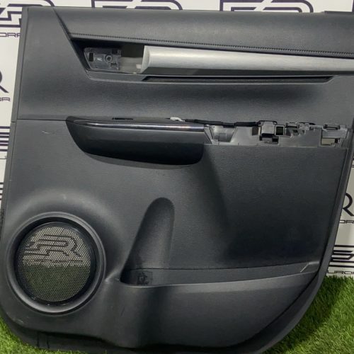 Обшивка двери задняя правая Toyota Hilux 8 рест.