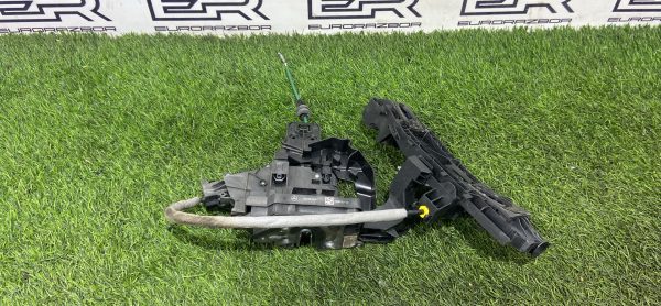 Замок задней левой двери Mercedes W205