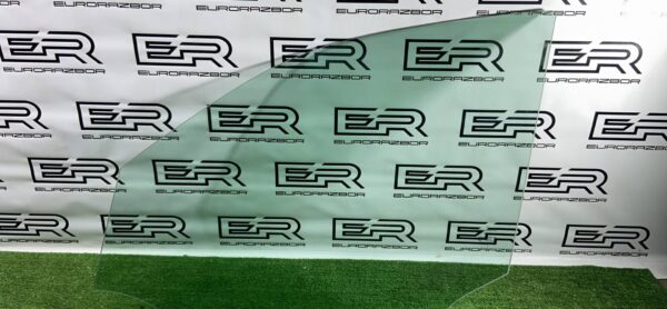 Стекло двери переднее правое Mercedes W166