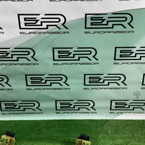 Стекло двери переднее левое Mercedes W205