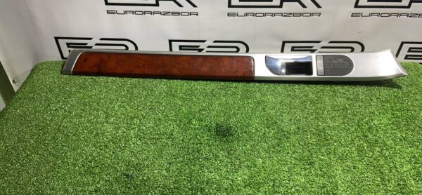 Накладка двери передней прав VW Touareg 7L6867439