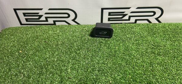 Кнопка закрывания багажника Volvo S60 V70 XC70