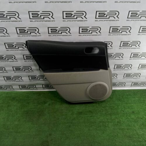 Обшивка задней левой двери Mazda CX