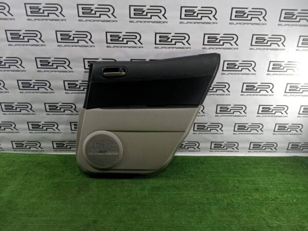 Обшивка задней правой двери Mazda CX