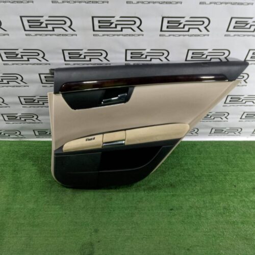 Обшивка задней правой двери Mercedes W221