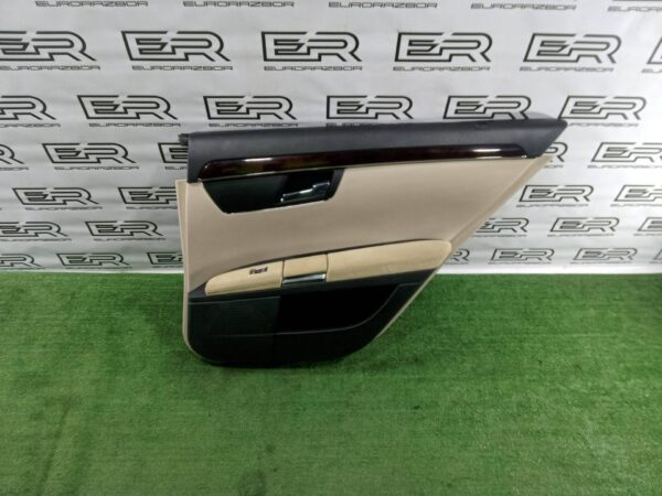 Обшивка задней правой двери Mercedes W221