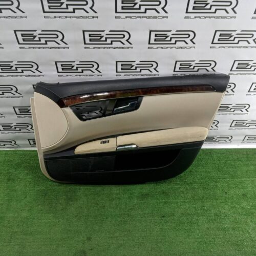 Обшивка передней правой двери Mercedes W221