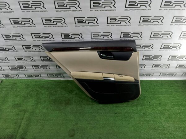 Обшивка задней левой двери Mercedes W221