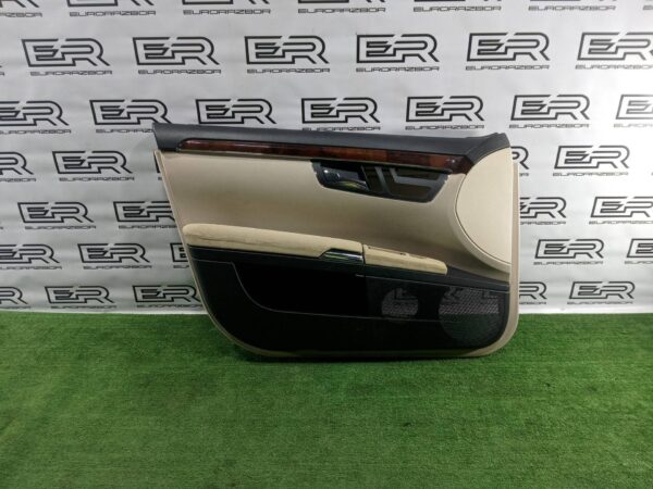 Обшивка передней левой двери Mercedes W221