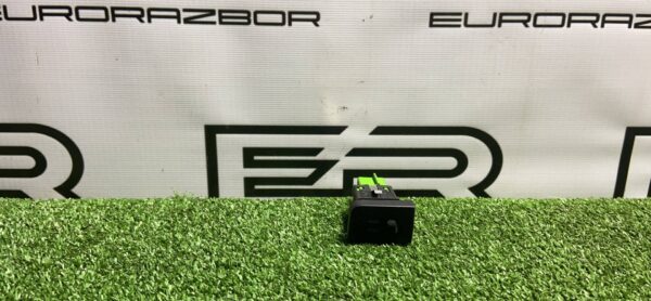 Кнопка обогрева сидений правая R Volkswagen Polo