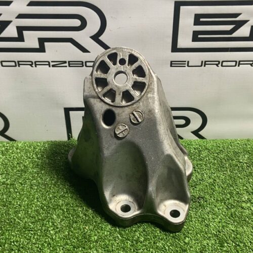 Кронштейн двигателя Volkswagen Touareg 7L6199307A