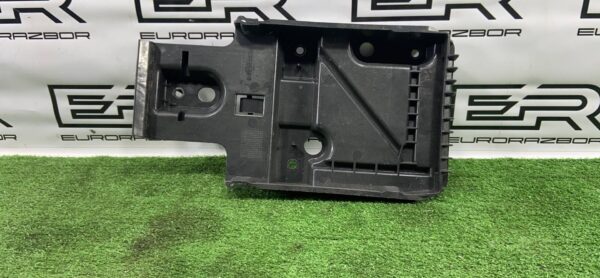 Крепление аккумулятора Volvo Хс90