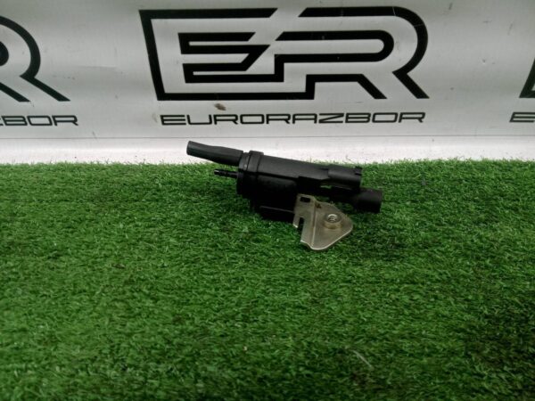 Электромагнитный клапан Mercedes C W205