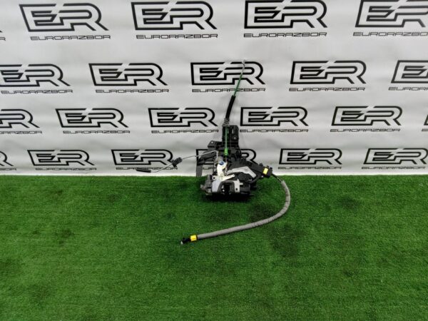 Замок задней левой двери Mercedes W205