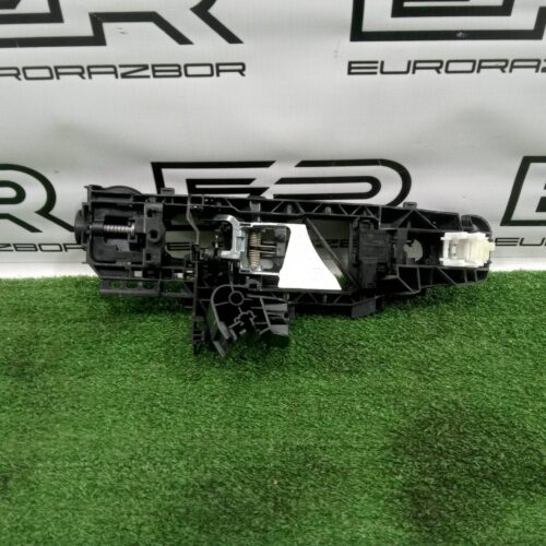 Кронштейн ручки двери левый Mercedes W205