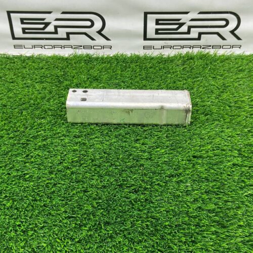 Крепление на усилитель бампера Mercedes C W205